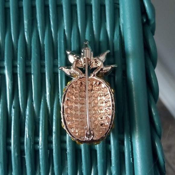 🆕 Pineapple Brooch - Picture 4 of 4